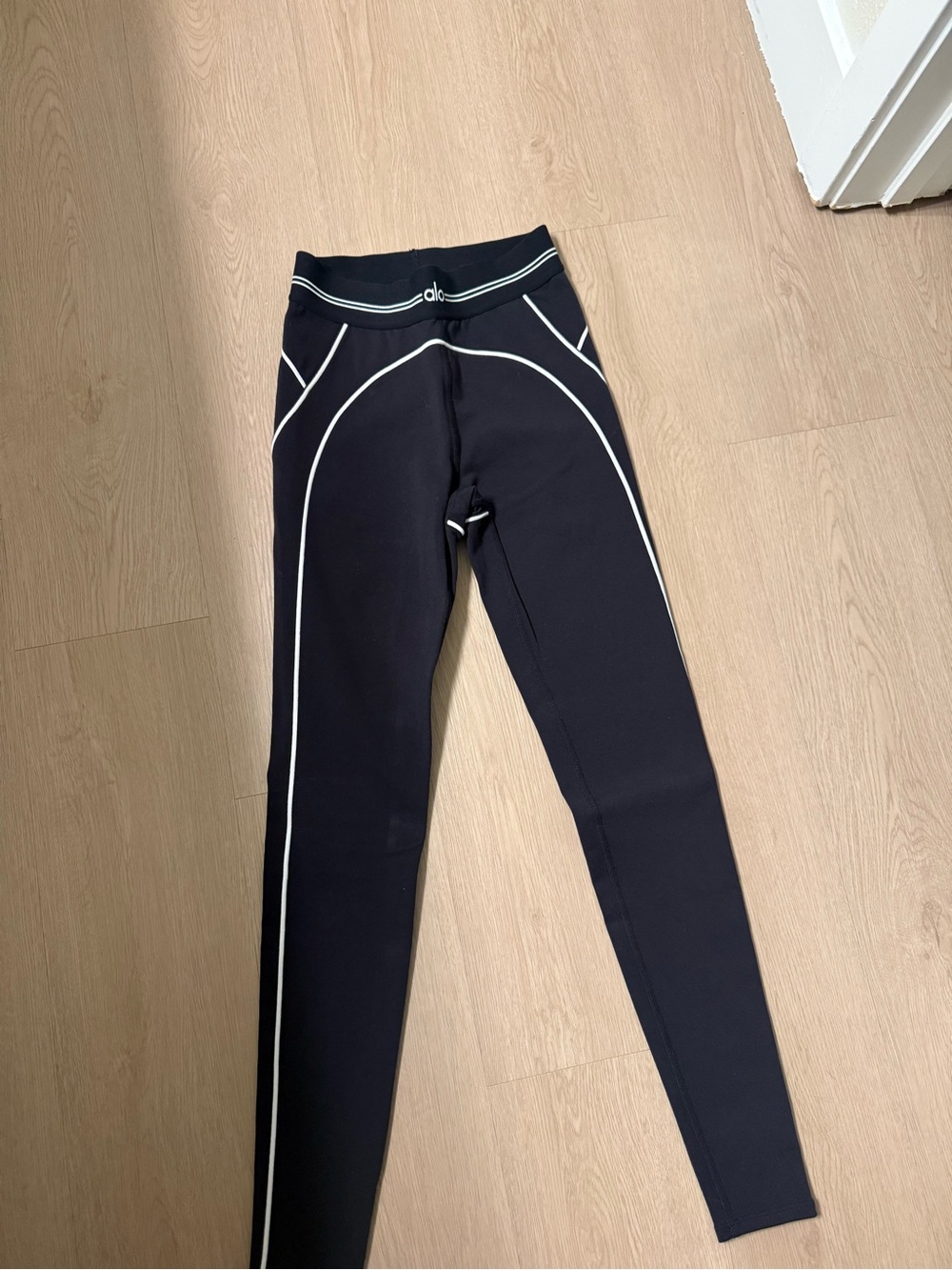 ALO YOGA heartthrob legging black size XS! 🤩 BNWOT